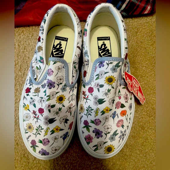 Vans Shoes - Ladies Van Sneakers.                            Bag 120